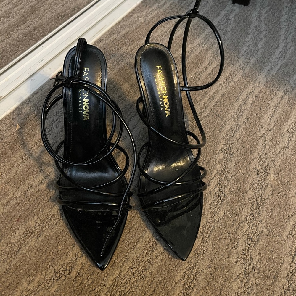 Womens stylish cute strappy black heels pumps size 7.5 US heels